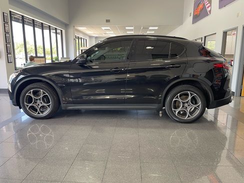 Used 2018 Alfa Romeo Stelvio Sport w/ Quick Order Package 22J Sport AWD/4WD image 2