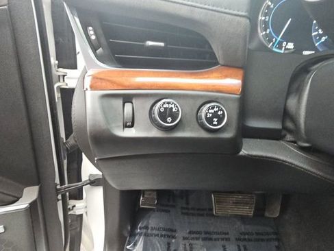 Used 2016 Cadillac Escalade Luxury image 47