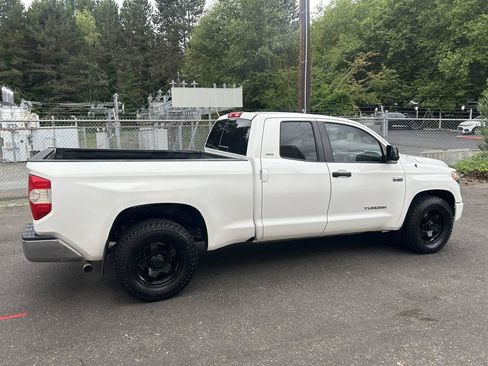 Used 2019 Toyota Tundra SR5 w/ SR5 Upgrade Package AWD/4WD image 4