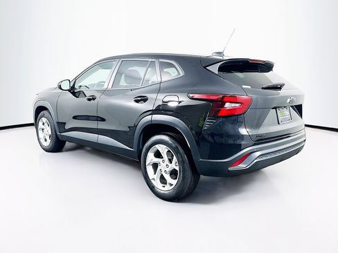 Used 2024 Chevrolet Trax LS w/ LS Convenience Package image 5