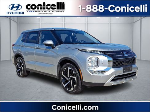 Used 2023 Mitsubishi Outlander SE image 1