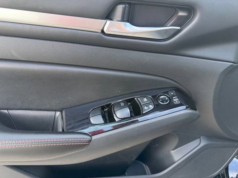 Used 2024 Nissan Altima 2.5 SR FWD image 5