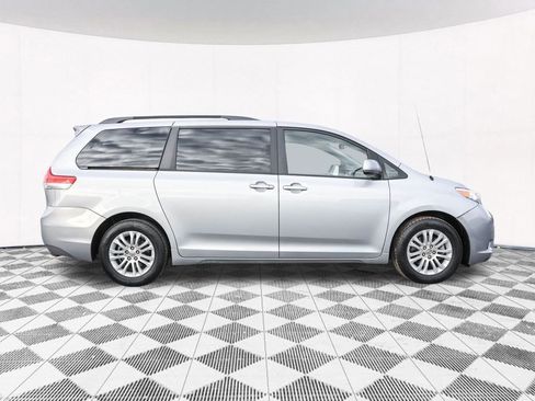 Used 2014 Toyota Sienna XLE image 10