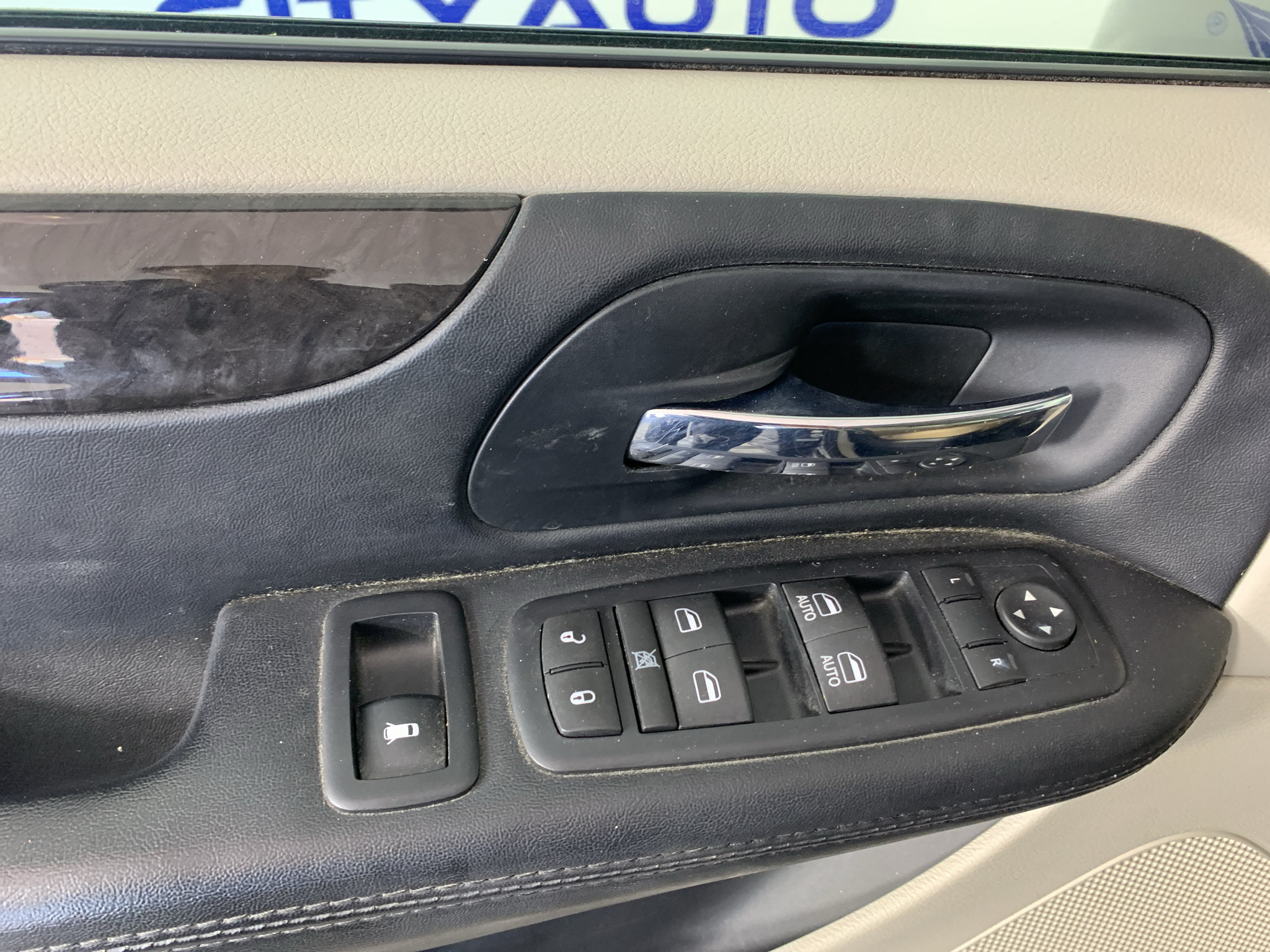 Used 2016 Dodge Grand Caravan SE w/ Quick Order Package 29E SE FWD image 13