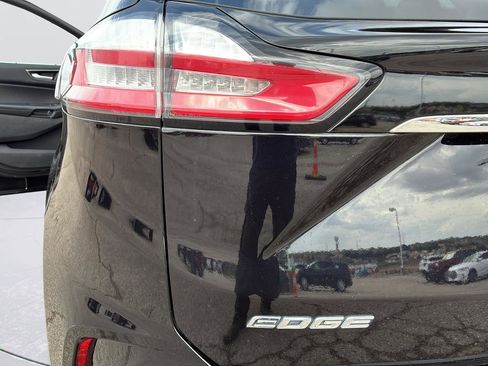 Used 2019 Ford Edge SE FWD image 40