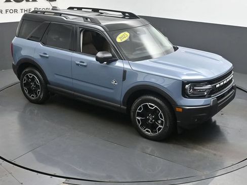 Used 2025 Ford Bronco Sport Outer Banks w/ Outer Banks Tech Package+ AWD/4WD image 38