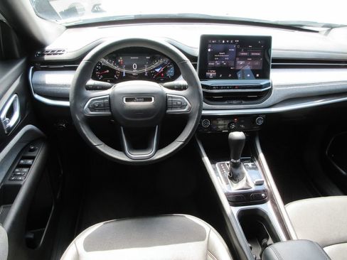 Used 2024 Jeep Compass Latitude w/ Sun and Sound Group AWD/4WD image 15