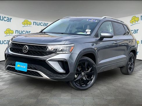 Used 2022 Volkswagen Taos SE image 3