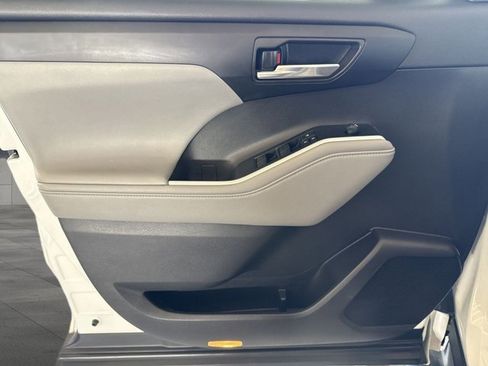 Used 2020 Toyota Highlander XLE image 7