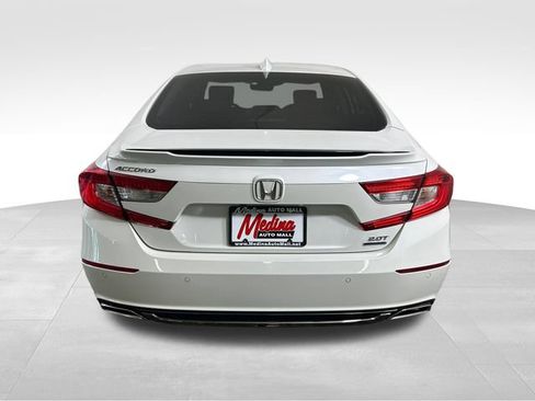 Used 2018 Honda Accord Touring image 6