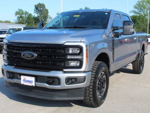 Used 2023 Ford F250 Lariat w/ Black Appearance Package image 3