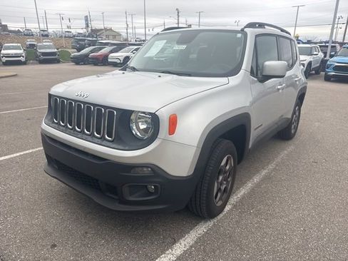 Used 2015 Jeep Renegade Latitude image 1