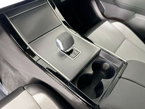 Used 2026 Land Rover Range Rover Velar S image 13