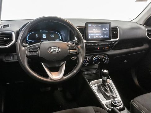 Used 2025 Hyundai Venue SEL FWD image 7