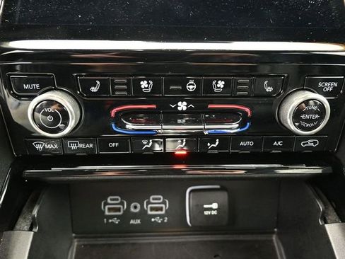 Used 2023 Jeep Grand Cherokee Overland w/ Advanced Protech Group III image 31