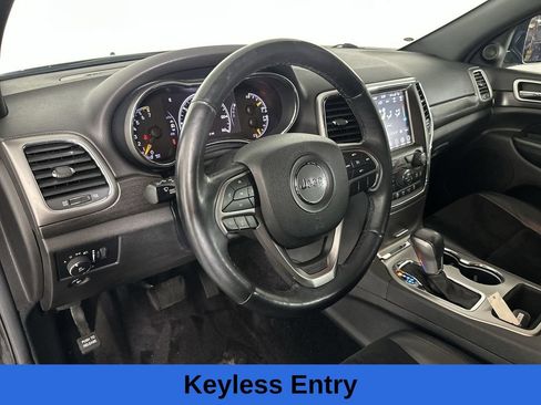 Used 2018 Jeep Grand Cherokee Altitude AWD/4WD image 12