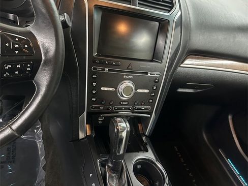 Used 2016 Ford Explorer Platinum image 18