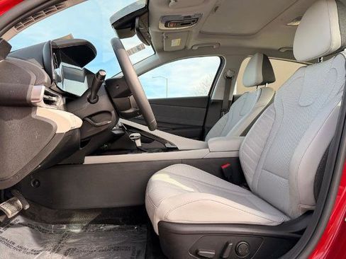 Used 2025 Hyundai Elantra Limited FWD image 27
