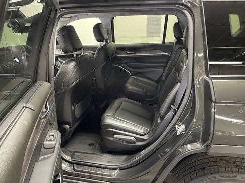 Used 2022 Jeep Grand Cherokee L Limited w/ Luxury Tech Group II AWD/4WD image 11