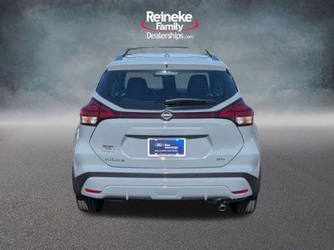 Used 2023 Nissan Kicks SR w/ Interior Electronics Package FWD image 5
