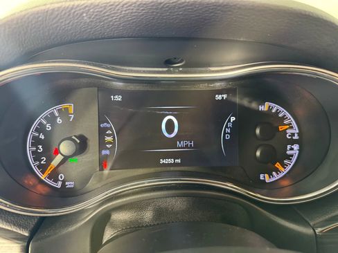 Used 2021 Jeep Grand Cherokee Laredo image 14