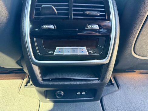 Used 2021 BMW X7 xDrive40i w/ M Sport Package AWD/4WD image 29