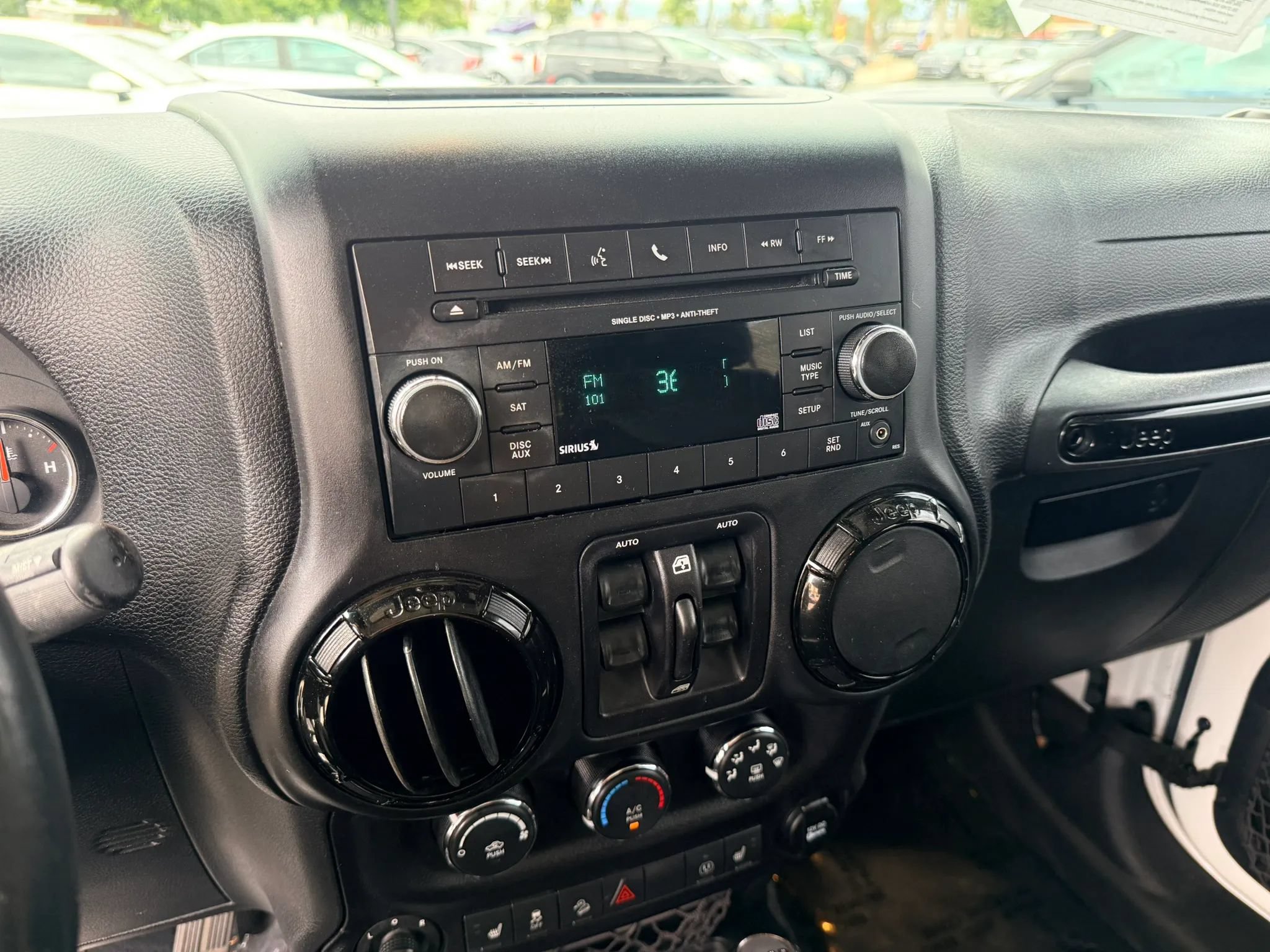 Used 2015 Jeep Wrangler Unlimited Sahara AWD/4WD image 19