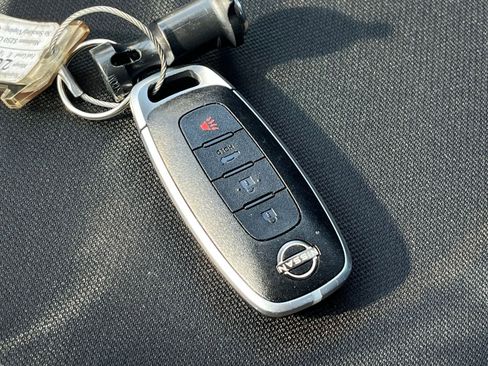 Used 2025 Nissan Versa SV FWD image 21