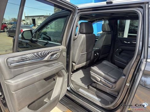 Used 2023 GMC Yukon XL Denali AWD/4WD image 13