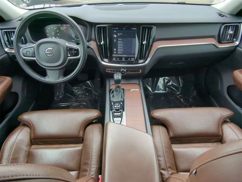 Used 2020 Volvo V60 T5 Cross Country image 15