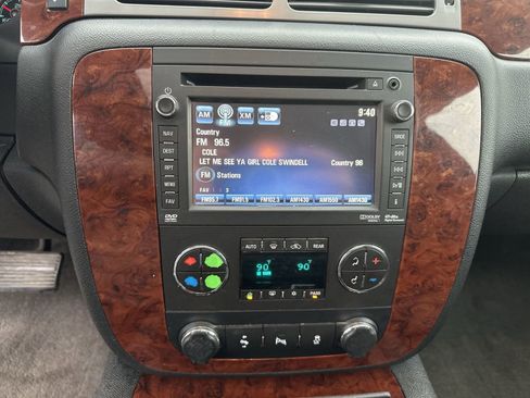 Used 2013 Chevrolet Suburban LTZ image 13