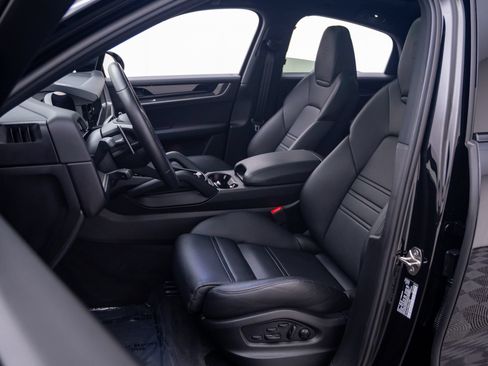 Certified 2025 Porsche Cayenne E-Hybrid Coupe AWD/4WD image 5