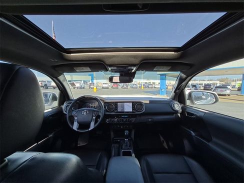 Used 2023 Toyota Tacoma TRD Off-Road w/ TRD Premium Off Road Package image 39