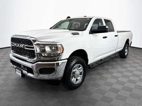Used 2022 RAM 2500 Tradesman w/ Chrome Appearance Group AWD/4WD image 3