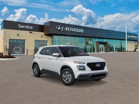 New 2026 Hyundai Venue SE image 2