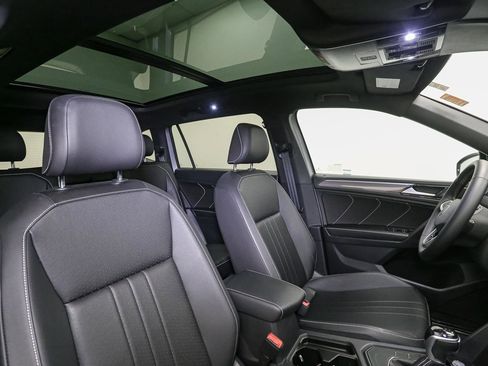 Certified 2023 Volkswagen Tiguan SE R-Line FWD image 23