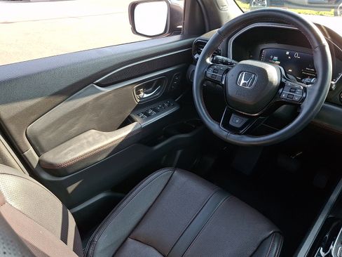 Used 2025 Honda Pilot Black Edition image 14