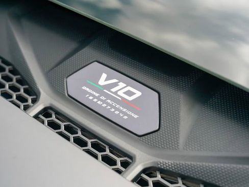Used 2021 Lamborghini Huracan EVO RWD image 49