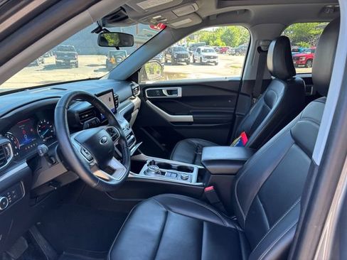 Used 2022 Ford Explorer XLT w/ Equipment Group 202A AWD/4WD image 4