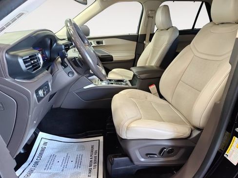 Used 2020 Ford Explorer Platinum w/ Premium Technology Package AWD/4WD image 11
