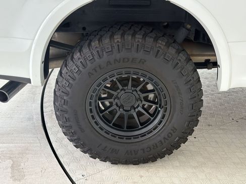 Used 2019 Ford F150 XLT w/ Equipment Group 302A Luxury AWD/4WD image 13