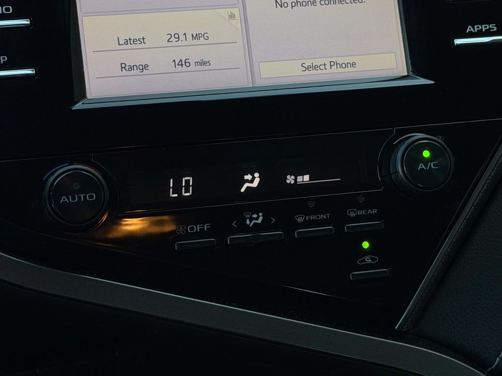 Used 2019 Toyota Camry SE FWD image 17
