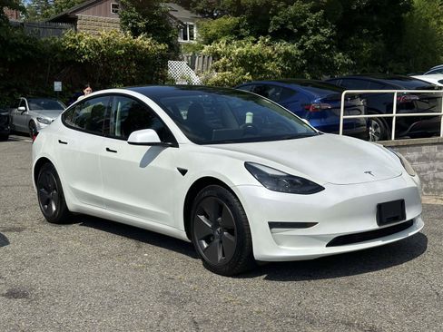 Used 2023 Tesla Model 3 Standard Range RWD image 1