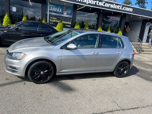 Used 2016 Volkswagen Golf S image 2