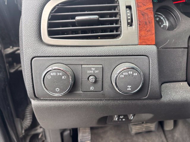 Used 2013 Chevrolet Avalanche LTZ AWD/4WD image 19