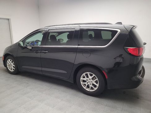 Used 2021 Chrysler Voyager Lxi FWD image 3