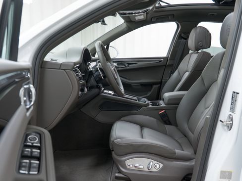 New 2026 Porsche Macan AWD/4WD image 16