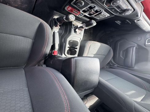 Used 2021 Jeep Gladiator Rubicon AWD/4WD image 24
