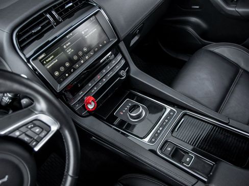 Used 2019 Jaguar F-PACE Prestige image 28