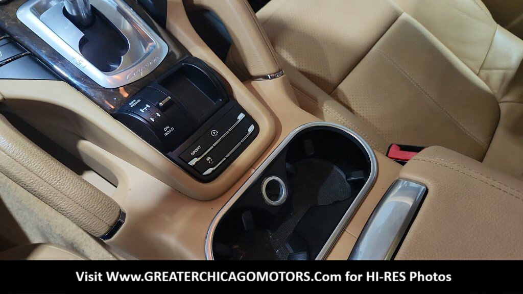 Used 2014 Porsche Cayenne Platinum Edition AWD/4WD image 32